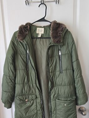Forever 21 Green Quilted Puffer Coat with Faux Fur Hood